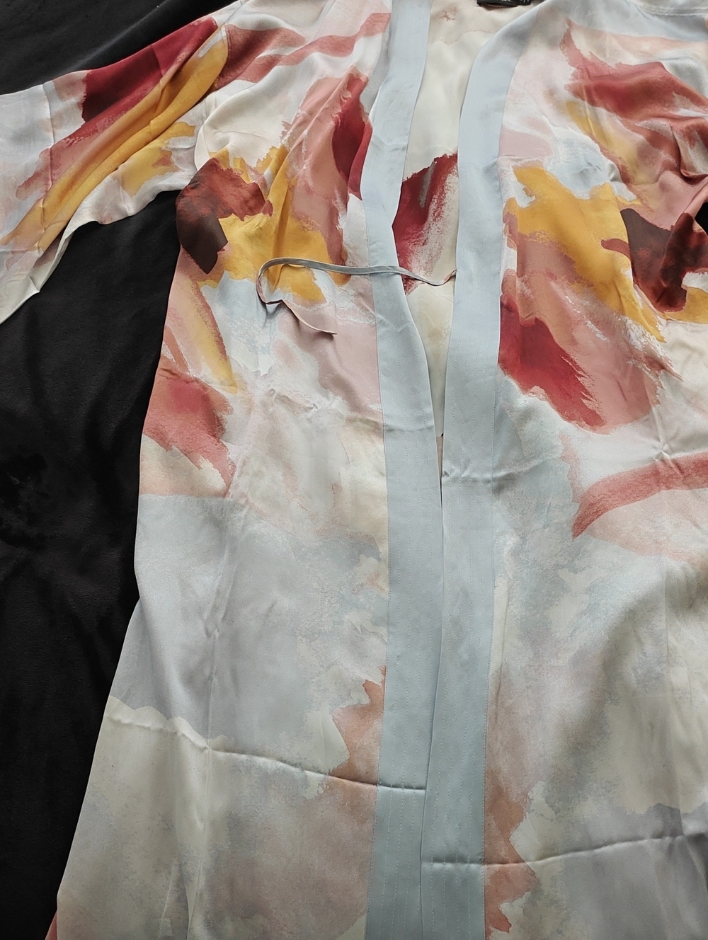 NWOT Soma Light Blue Floral Brushstroke Kimono
